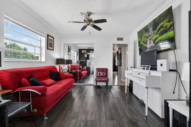 Building Photo - 48 Burgundy Ave