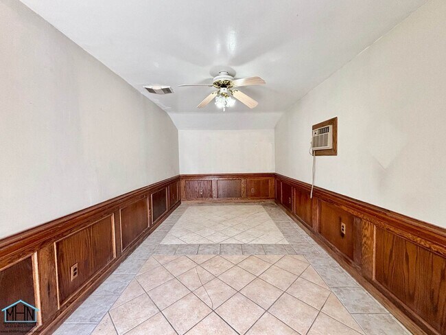 Building Photo - Cozy and Bright 3bedroom/1bath Vintage cha...