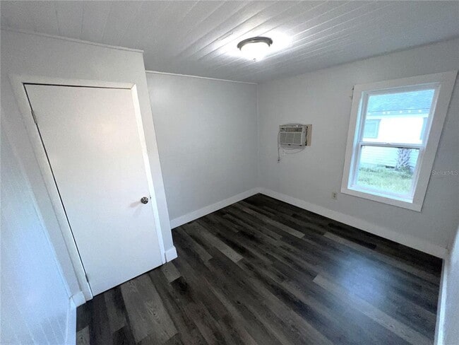 Building Photo - 3031 Azalea Ave