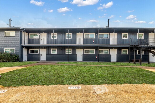 Building Photo - 4706 Yellowstone Blvd