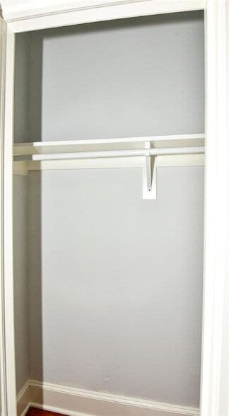 Building Photo - 410 Kenniston Dr