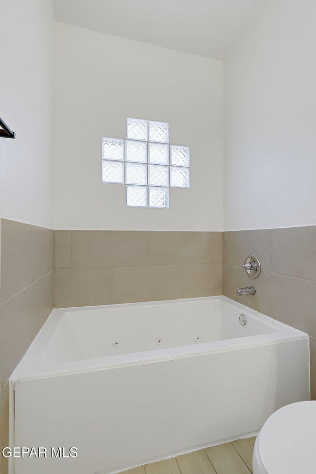 Building Photo - 533 Paseo Modesto Dr