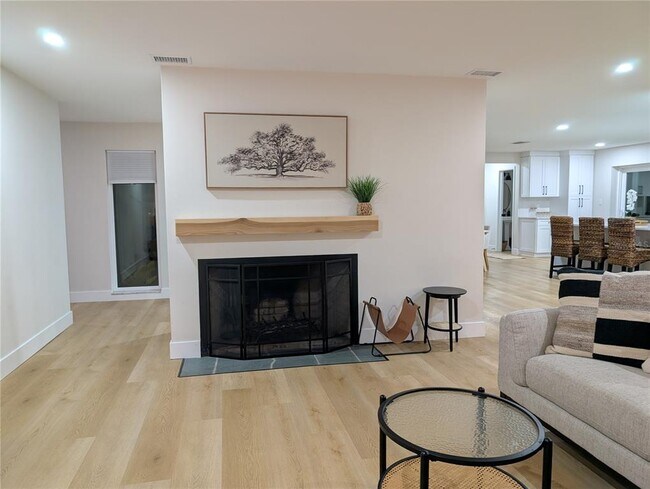 Building Photo - 1455 Fairway Dr