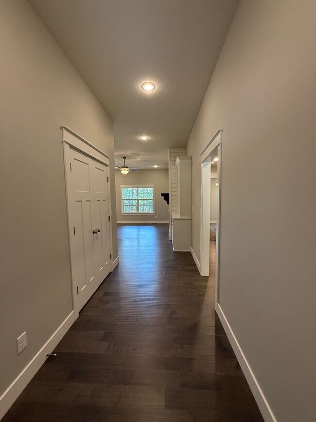 Building Photo - Gorgeous 4Bedroom House, on spacious 2 acres