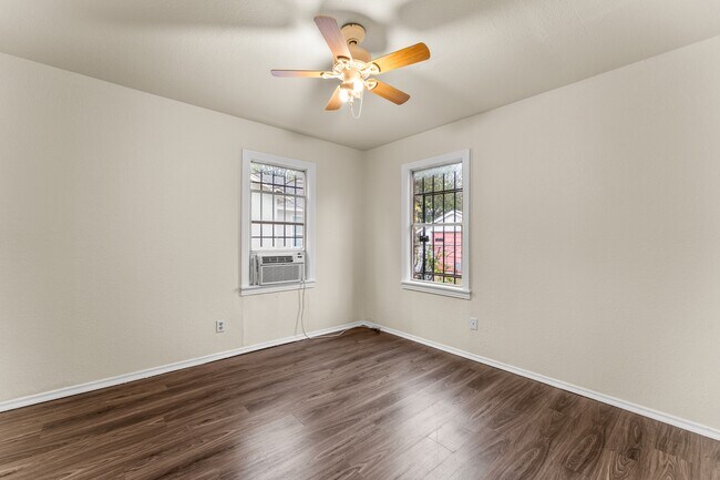 Building Photo - 820 Pecan Ave