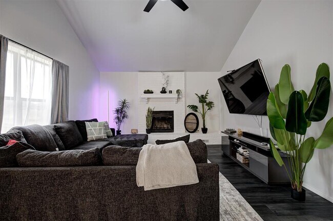 Building Photo - 2820 Dalewood Pl