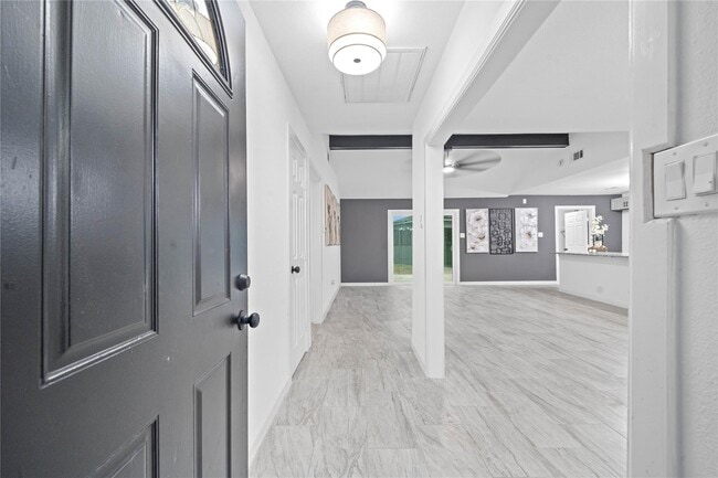 Building Photo - 12007 Sharpcrest St