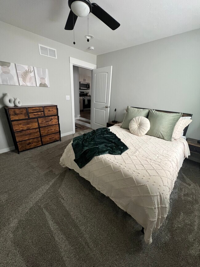 Building Photo - 418 W 18th St