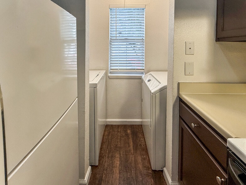 Building Photo - 12273 Apricot Dr