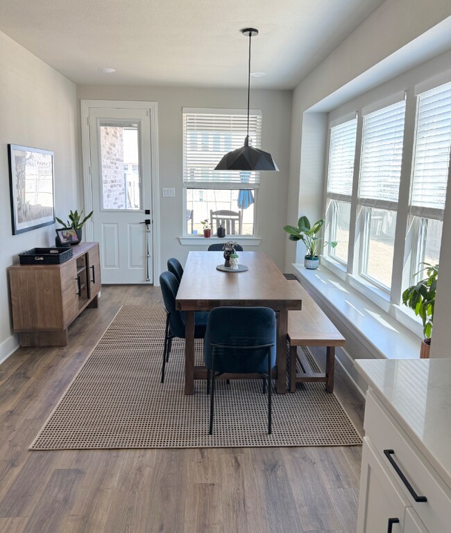 Building Photo - 2400 Elm Pl