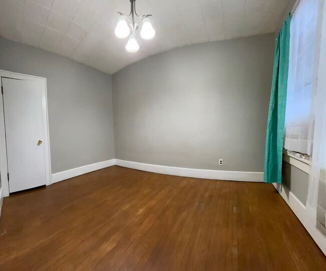 Building Photo - 214 S Glenwood Ave