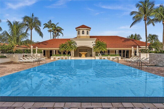 Building Photo - 20000 E Country Club Dr