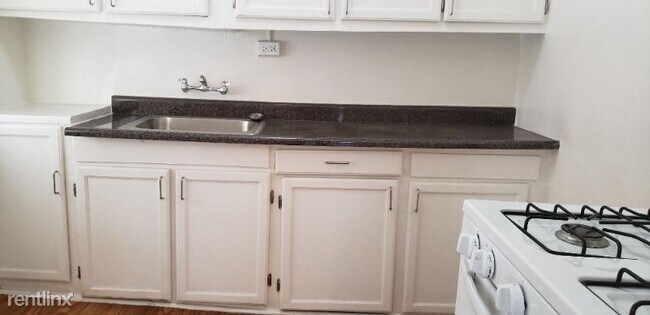 Building Photo - 2819 Leeward Ave