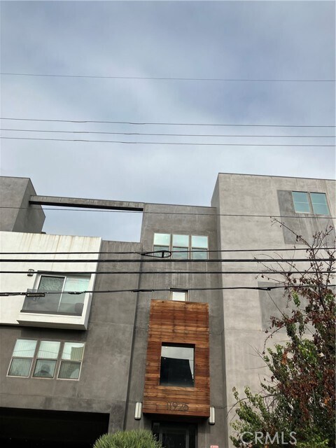 Primary Photo - 11925 Kling St