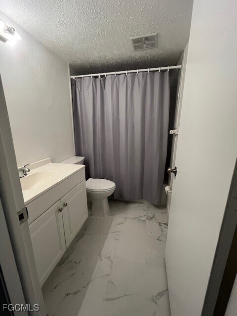 Building Photo - 12498 Riverside Dr