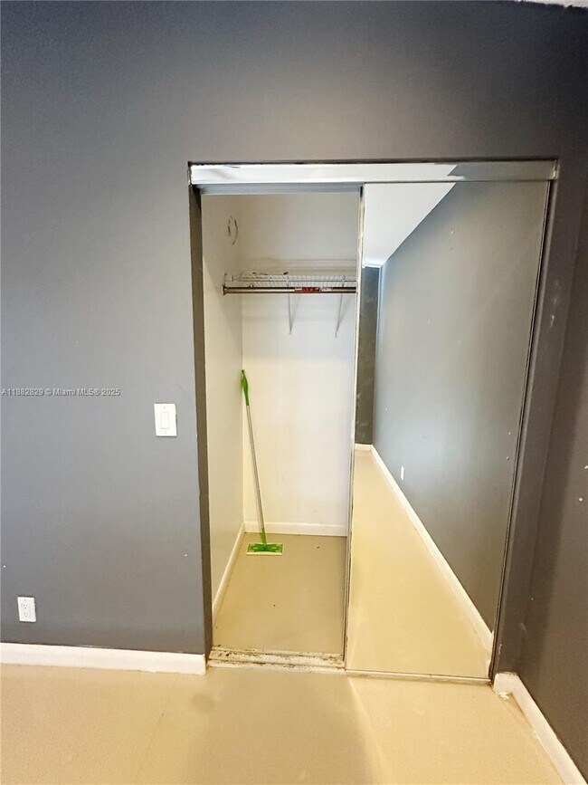 Building Photo - 313 Hendricks Isle