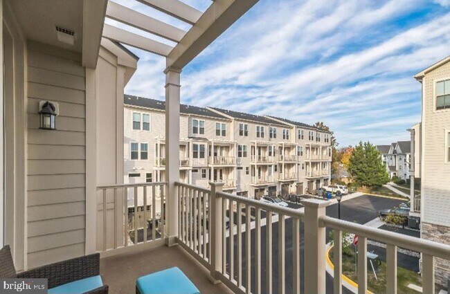 Building Photo - 902 California Dr