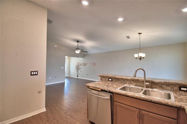 Building Photo - 605 Vittorio Dr