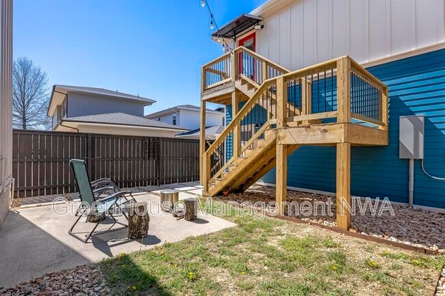 Building Photo - 636 SW B St