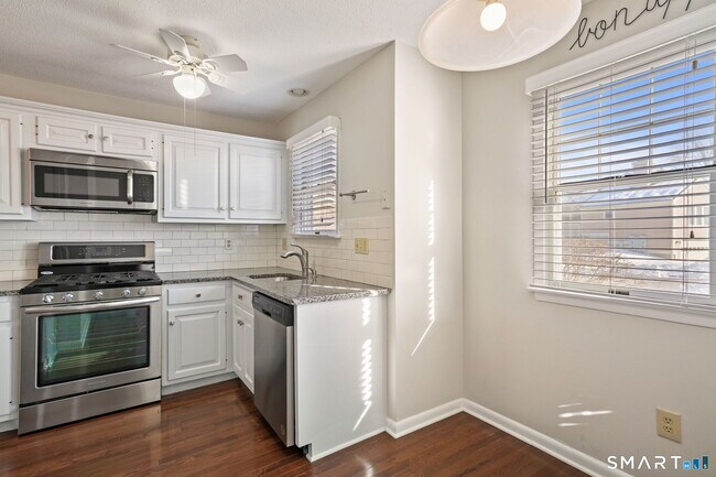 Building Photo - 51 Brittania Dr