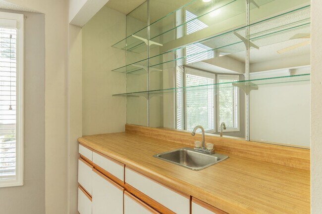 Building Photo - 16 Balenciaga Way