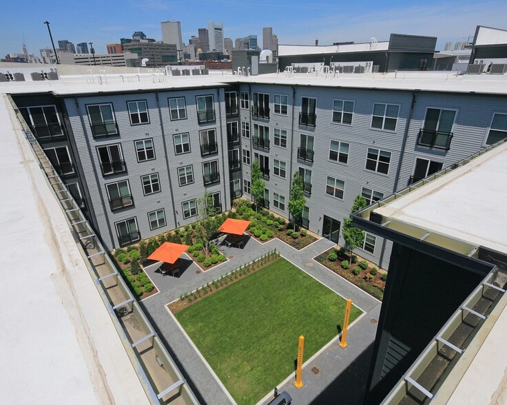 Building Photo - 292 D St