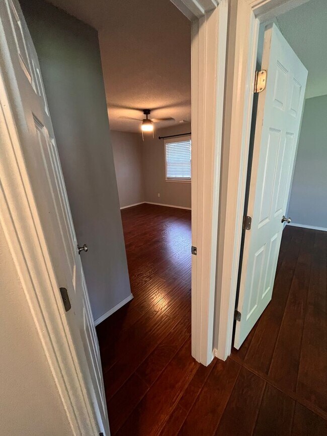 Building Photo - 3-Bed, 2-bath Luxury Southern Hills Designer Home!
