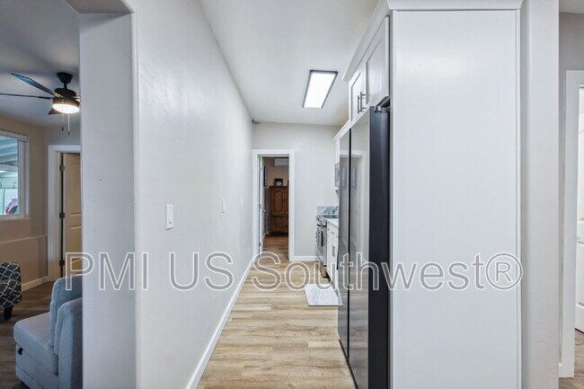 Building Photo - 437 Riverfront Dr