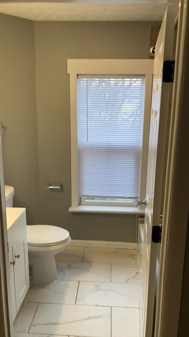 Building Photo - 105 S Irwin St