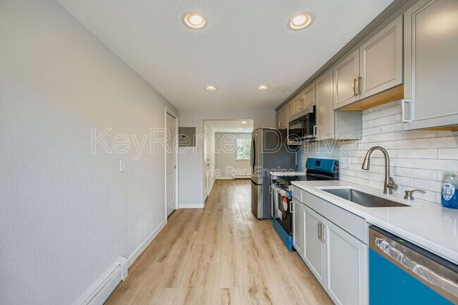 Building Photo - 2356 S Linden Ct