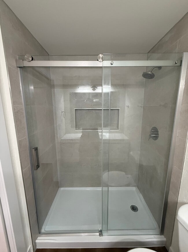 Building Photo - 9404 Stone Ave N