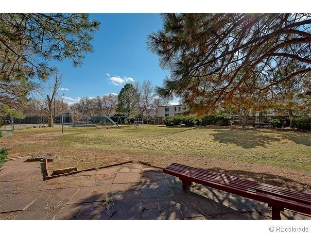 Building Photo - Great location off Leetsdale/Parker and Florida with lots of amenities such as pool, hot tub, clu...