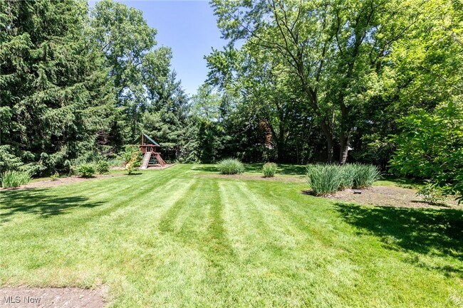 Building Photo - 25035 Penshurst Dr