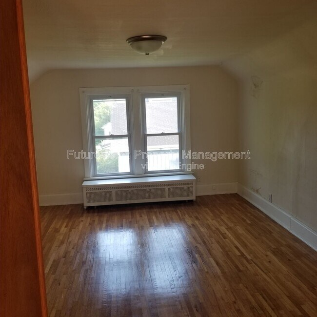 Building Photo - 340 Marble St