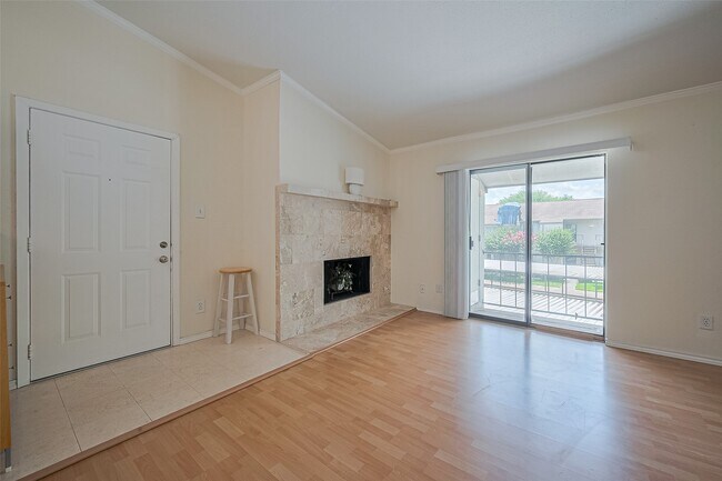 Building Photo - 2425 Augusta Dr