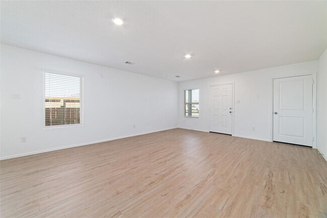 Building Photo - 27027 Vis Fld Dr