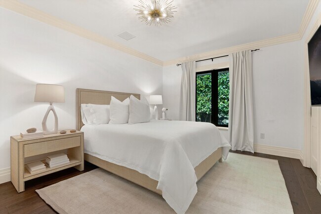 Building Photo - 1435 N Ocean Way