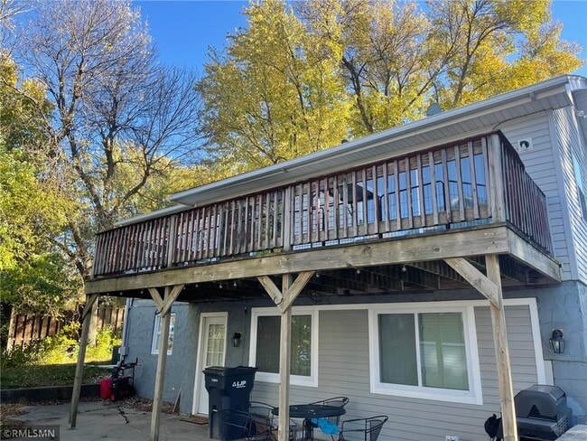 Building Photo - 28662 W Lake Dr