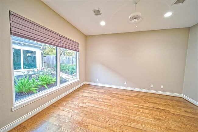 Building Photo - 910 Peachwood Bend Dr