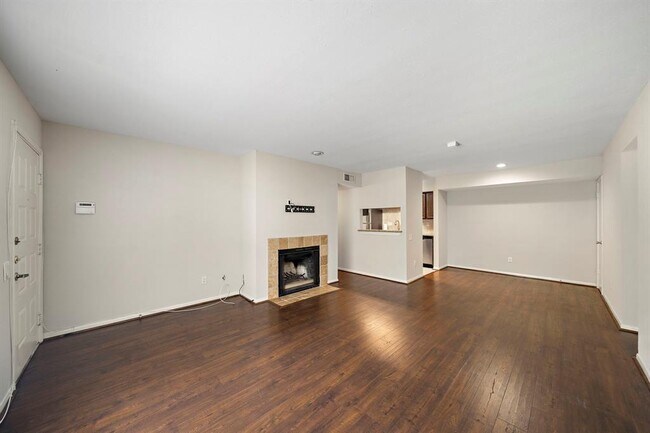 Building Photo - 1860 White Oak Dr