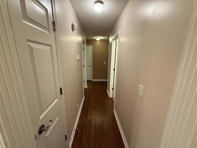 Building Photo - 1512 Barrywood Cir W