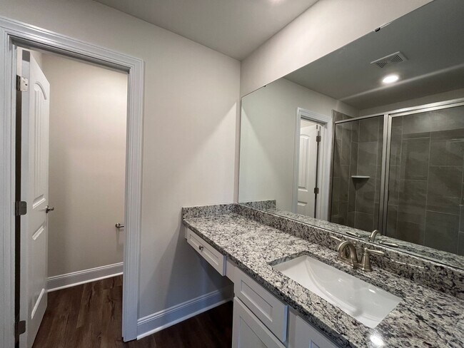 Building Photo - Stunning 3BD, 2.5BA Raleigh Townhome with ...