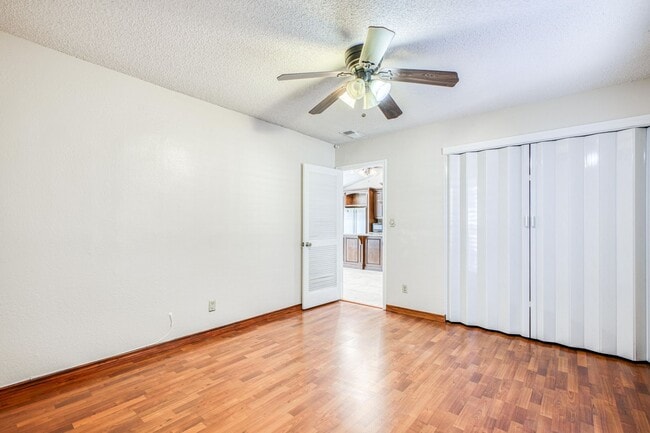 Building Photo - Beautiful House with 4 bed - 2 baths - office & covered big Jacuzzi