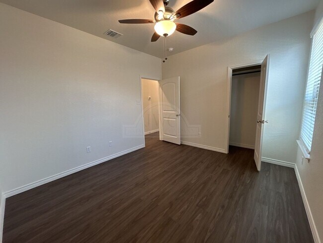 Building Photo - 5110 Rose Gdn Lp