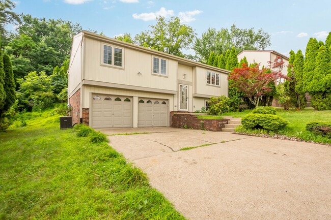 Building Photo - READY FOR MOVE IN! NEWLY RENOVATED 3 BEDRO...