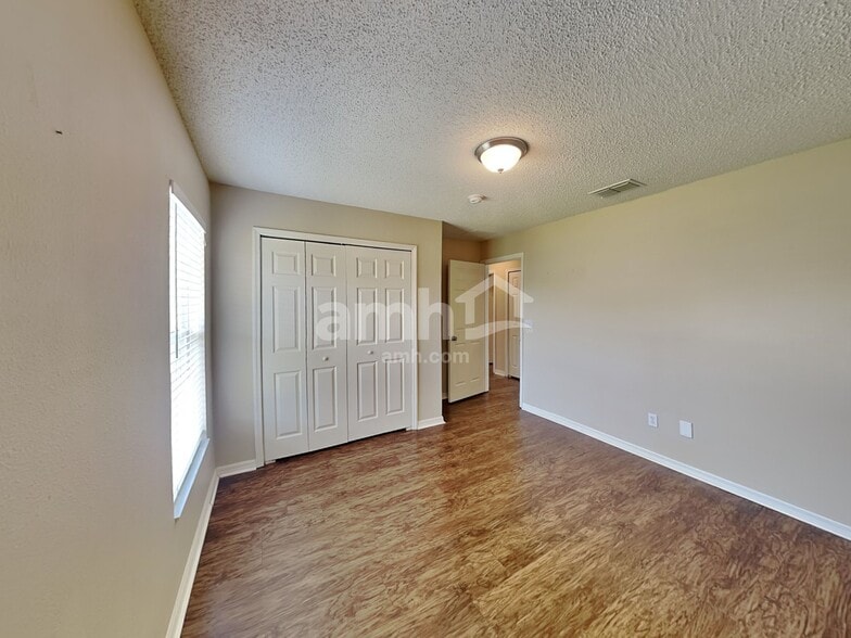 Building Photo - 315 Colony Ct