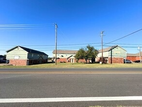 Building Photo - 807 W Walnut St
