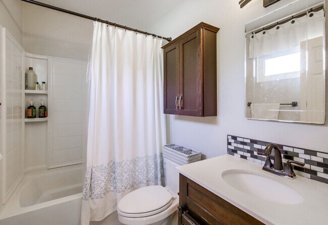 Building Photo - Single Level Poway Home on a Corner Lot