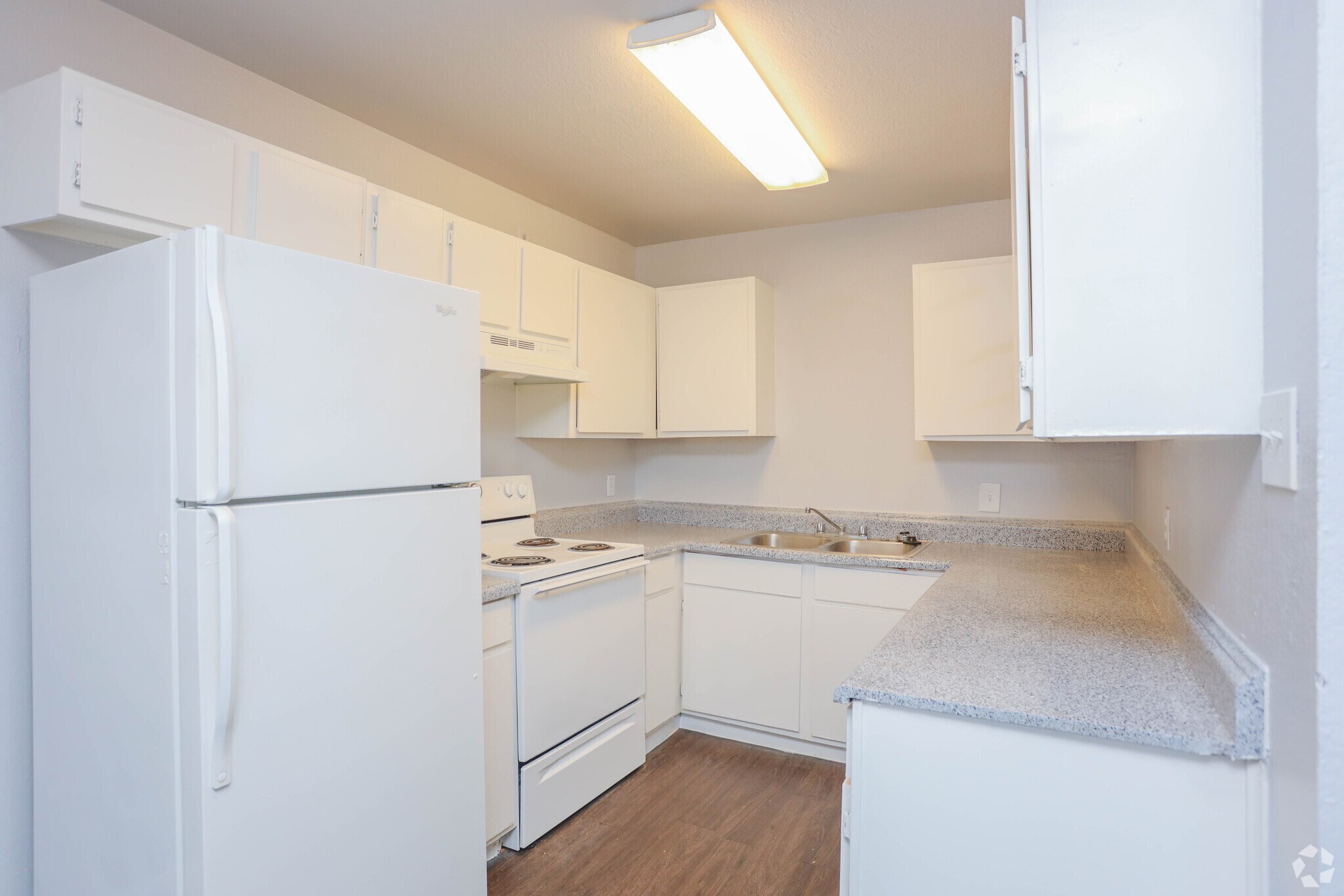 2BR, 2BA - 824SF - B3 - Ridge & Parkdale Apartments