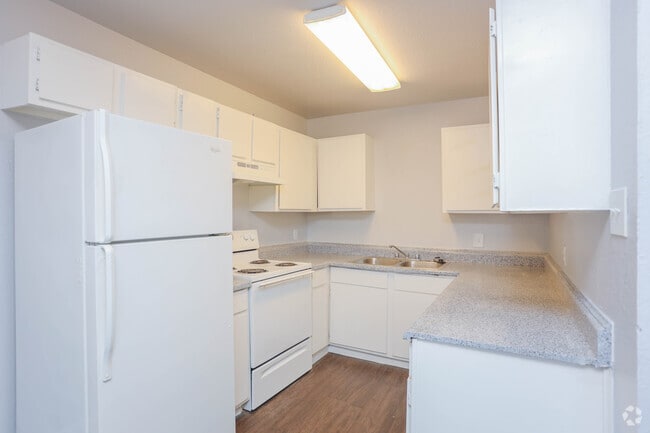 2BR, 2BA - 824SF - B3 - Ridge & Parkdale Apartments